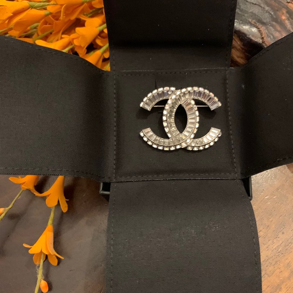 SOLD CHANEL Baguette Crystal CC Brooch Silver - Picture 3 of 6